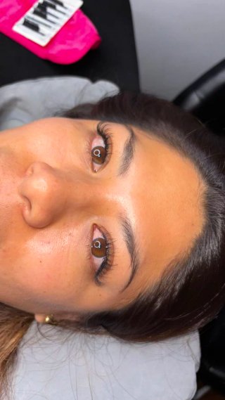 extension de pestañas y cejas