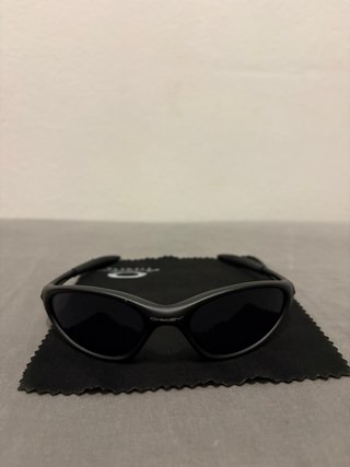 Oakley Minute Vintage Black - Iconic Model