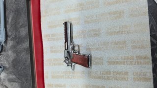 Réplica 1/6 Desert Eagle no hot toys