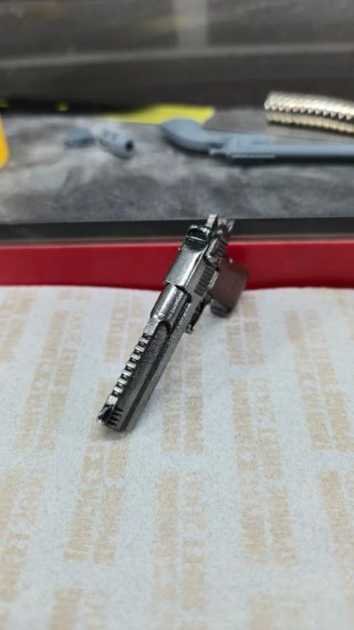 Réplica 1/6 Desert Eagle no hot toys
