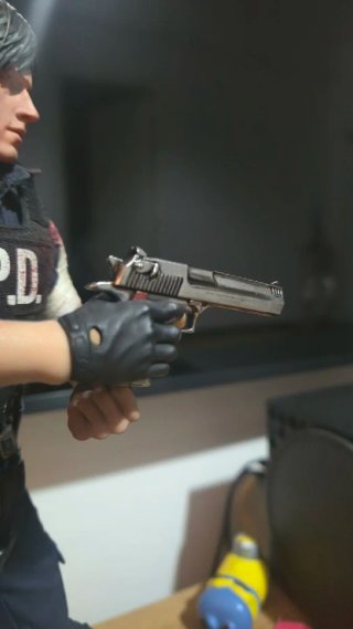 Réplica 1/6 Desert Eagle no hot toys