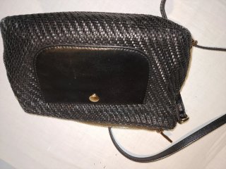 Bolso Bimba y Lola trenzado negro y dorado