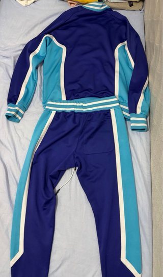 Conjunto deportivo JC azul y turquesa