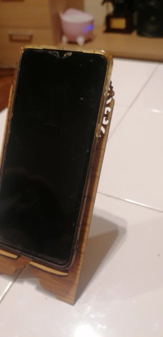 Soporte de madera para móvil