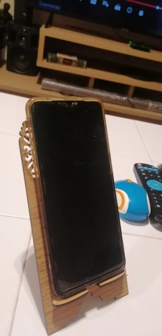 Soporte de madera para móvil