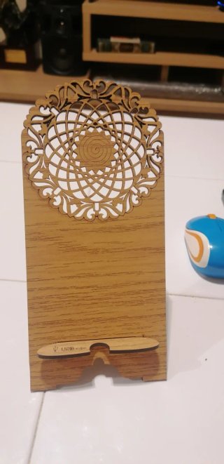 Soporte de madera para móvil