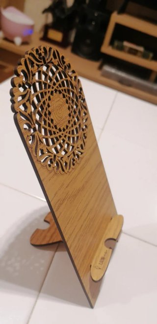 Soporte de madera para móvil