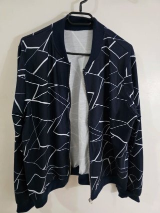 Casaco desportivo azul e branco