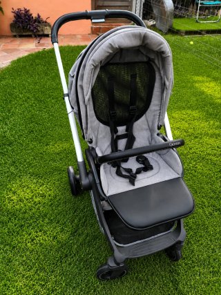 Carrito de bebé y silla de paseo reversible