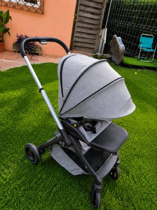 Carrito de bebé y silla de paseo reversible