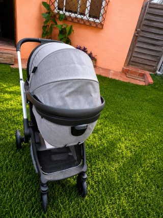 Carrito de bebé y silla de paseo reversible