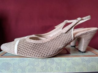 Zapatos grises de rejilla