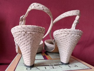 Zapatos grises de rejilla