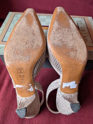 Zapatos grises de rejilla