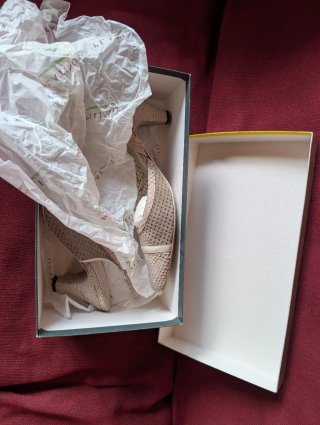 Zapatos grises de rejilla