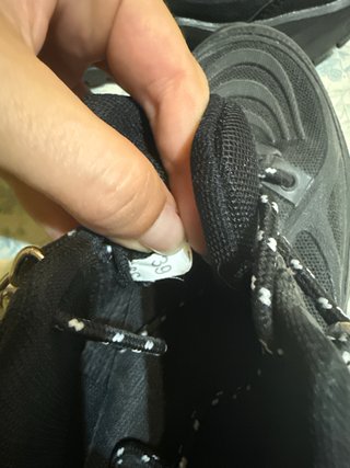 Zapatillas negras con cadena