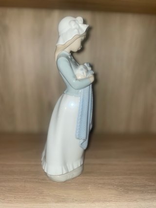 Figura Nao by Lladró Niña con Perro
