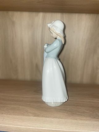 Figura Nao by Lladró Niña con Perro