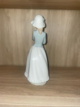 Figura Nao by Lladró Niña con Perro