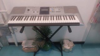 Piano Yamaha PSR E323 con soporte
