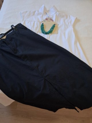 Falda T XL, Camisa T L y Collar