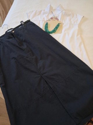 Falda T XL, Camisa T L y Collar