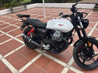 Moto Guzzi V7 Stone Ten