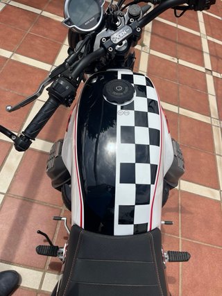 Moto Guzzi V7 Stone Ten