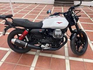 Moto Guzzi V7 Stone Ten