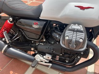 Moto Guzzi V7 Stone Ten