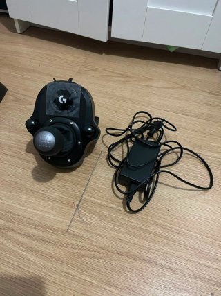 Volante con pedales y Palanca Logitech G29/G920