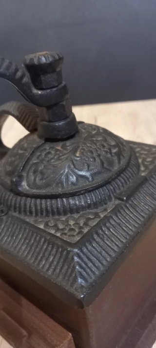 Macina Caffè Vintage in Legno e Metallo