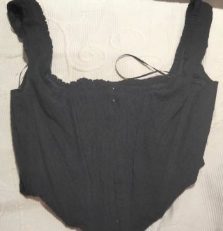 Corsé negro con tirantes