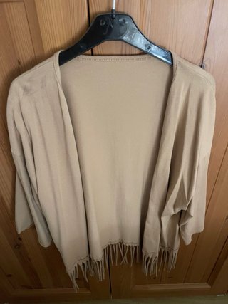 Chaqueta beige con flecos