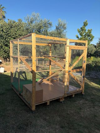 Jaula para mascotas de madera y malla,