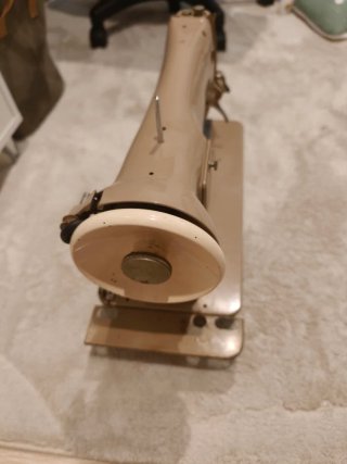 Máquina de coser Singer beige