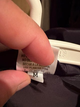 Chaqueta deportiva negra con capucha
