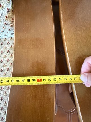 Sofá y sillón de madera tapizado