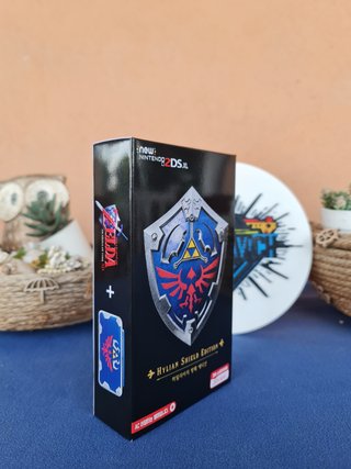 Caja New Nintendo 2DS XL Hylian Shield Edition