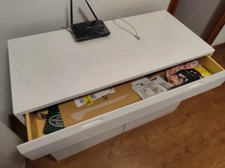 Mobile bianco per soggiorno con TV