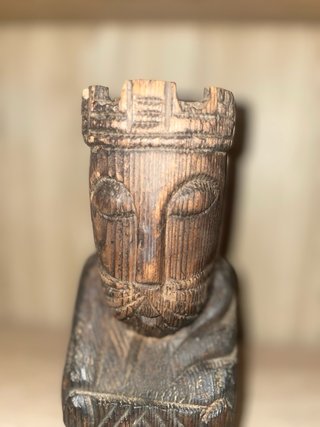 Figura madera tribal tallada artesanal