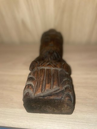 Figura madera tribal tallada artesanal