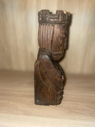Figura madera tribal tallada artesanal