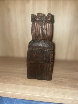Figura madera tribal tallada artesanal