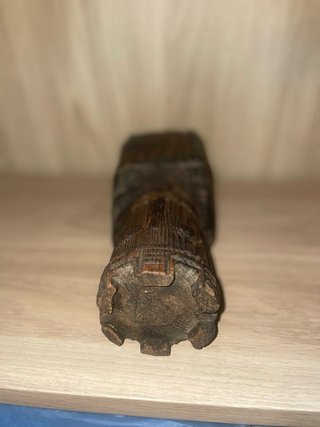 Figura madera tribal tallada artesanal