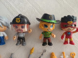 Lote Muñecos Pin y Pon Accesorios