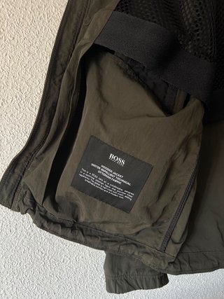 Chaqueta Hugo Boss impermeable verde M