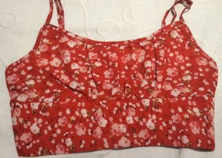 Top floral rojo con tirantes