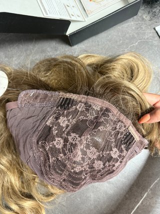 Peluca Castaña con Mechas Rubias wig