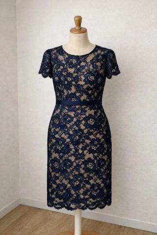 Vestido de encaje azul y beige